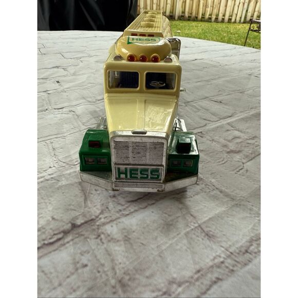 Vintage Hess Corporation Gasoline Toy Tanker Truck Green Beige Vintage 1990 - Picture 8 of 16
